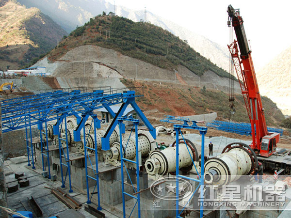 研磨機(jī)現(xiàn)場(chǎng)工作圖 研磨機(jī)現(xiàn)場(chǎng)工作圖